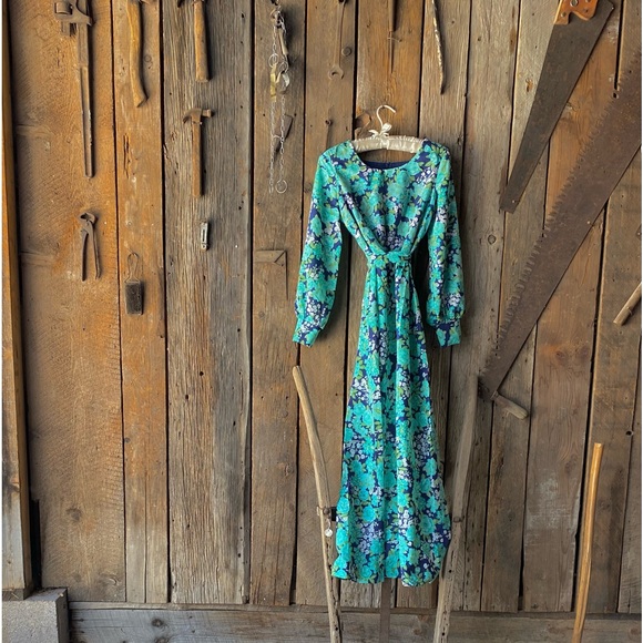 Dresses & Skirts - Vintage Floral Dress